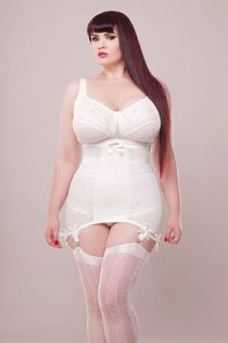 Lascivious vixens having